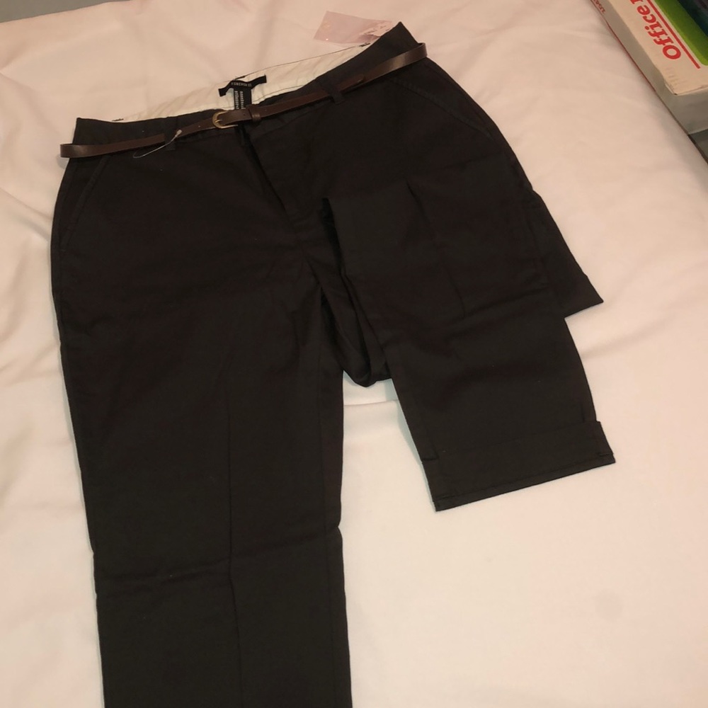 Dark army green pant.